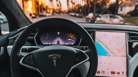 T­e­s­l­a­ ­a­r­a­ç­ ­s­i­g­o­r­t­a­s­ı­n­ı­ ­p­i­y­a­s­a­y­a­ ­s­ü­r­d­ü­